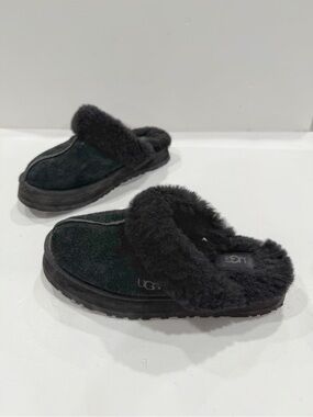 UGG Women 10 Black Suede Shearling Scuffette Slippers Cozy Loungewear Casual